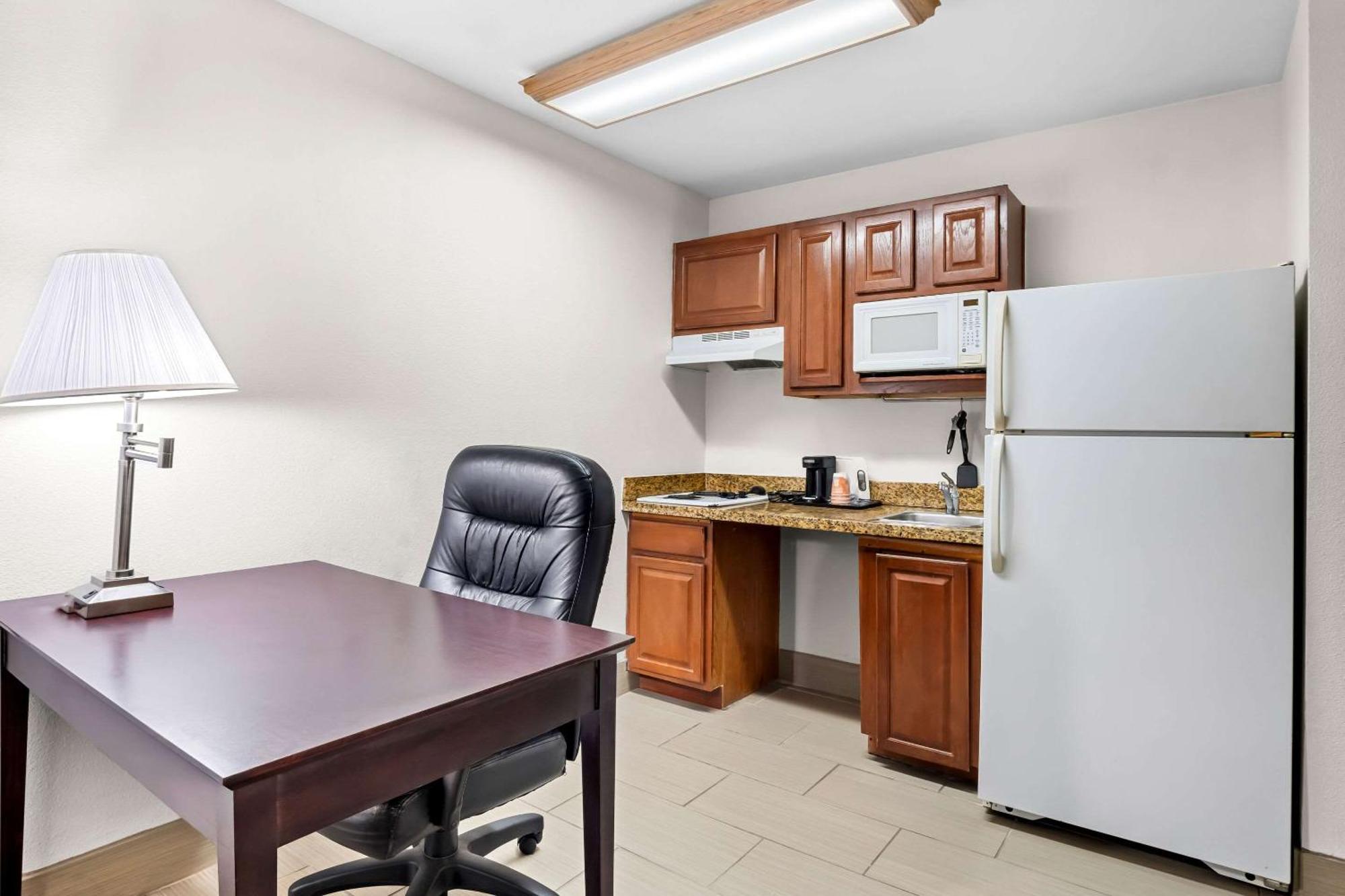 Mainstay Suites Addison-Dallas מראה חיצוני תמונה