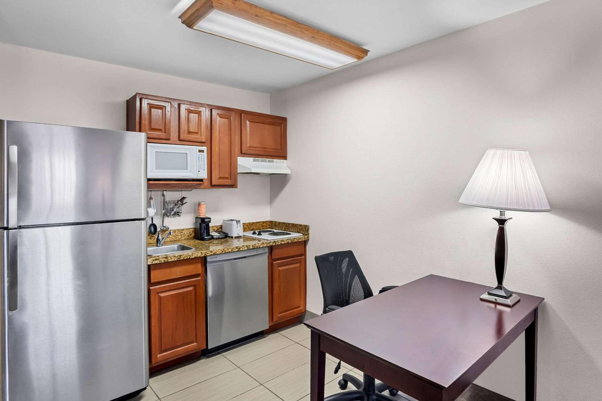 Mainstay Suites Addison-Dallas מראה חיצוני תמונה