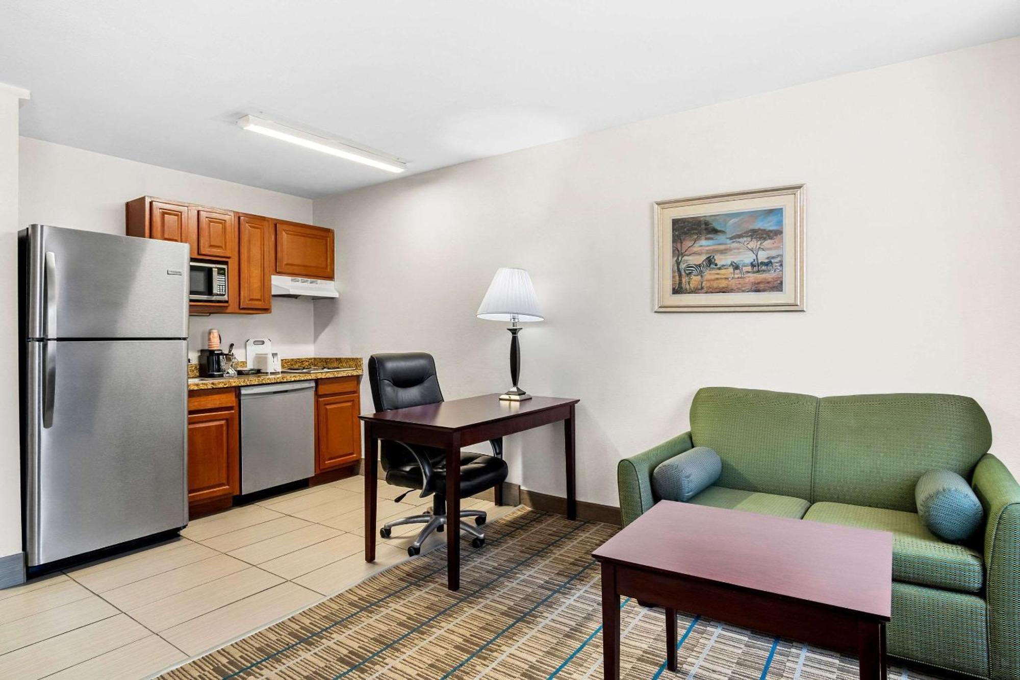 Mainstay Suites Addison-Dallas מראה חיצוני תמונה
